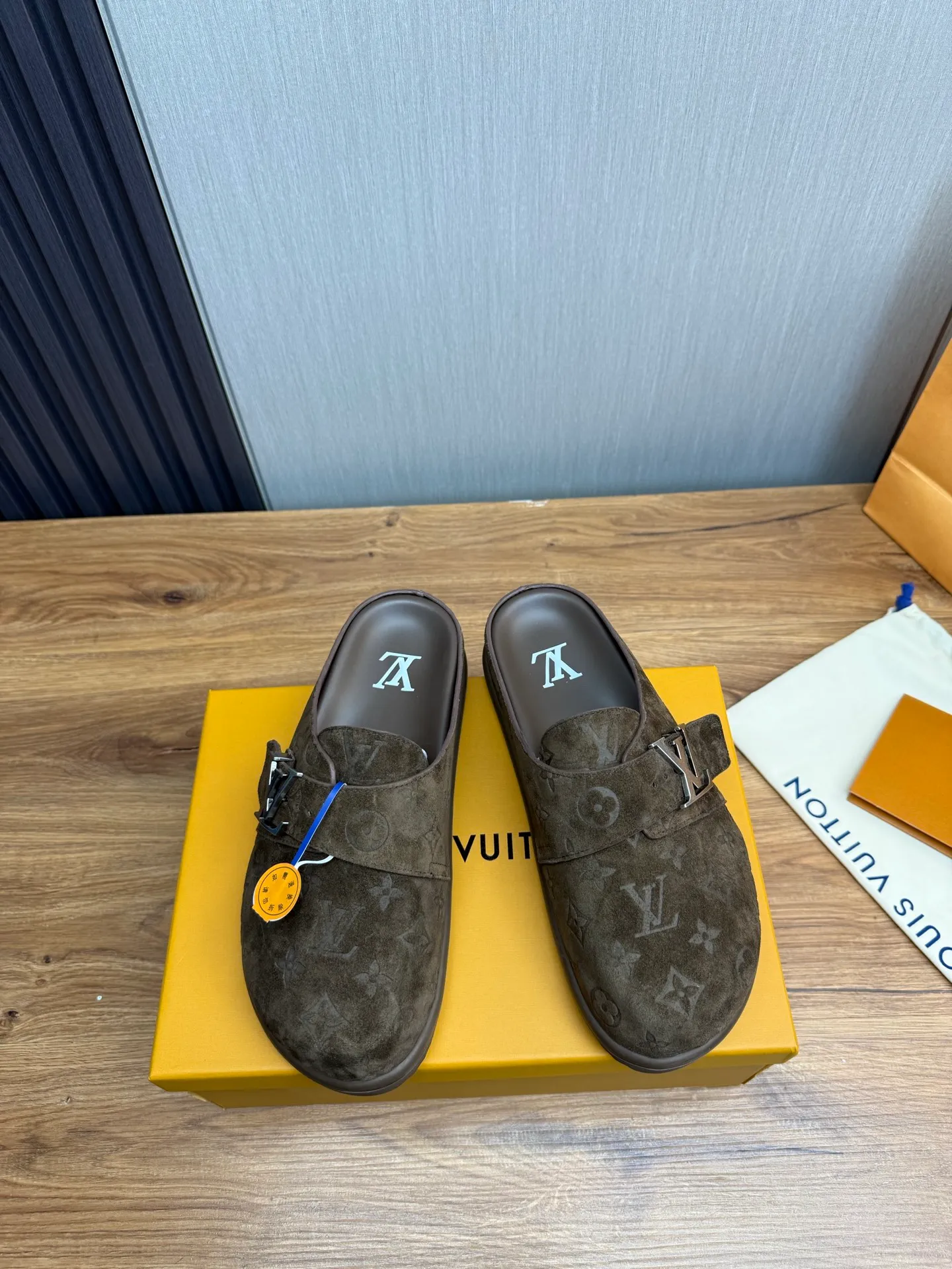 Men's shoes 💰520💰 Lv. hot selling men's slippers 🔥 🩴Official website one to one production 38-45 sizes 45 46 🉑️Customized!